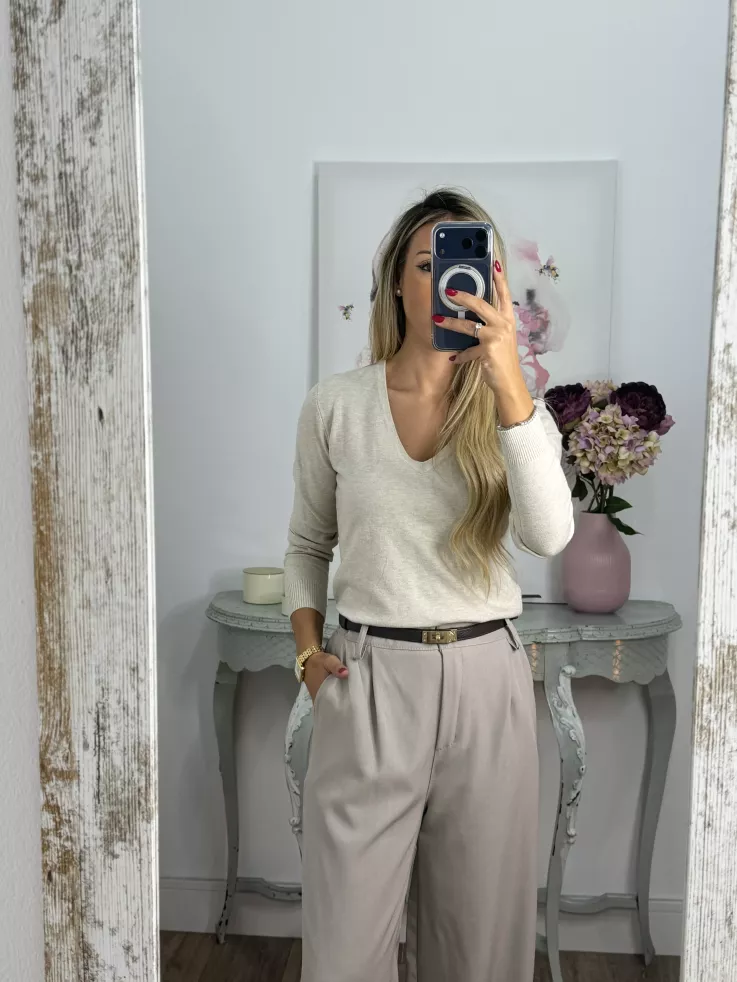 Jersey básico cuello de pico beige
