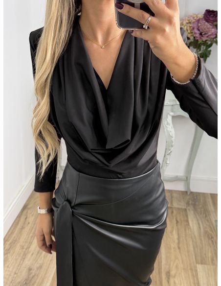 Body escote cascada negro