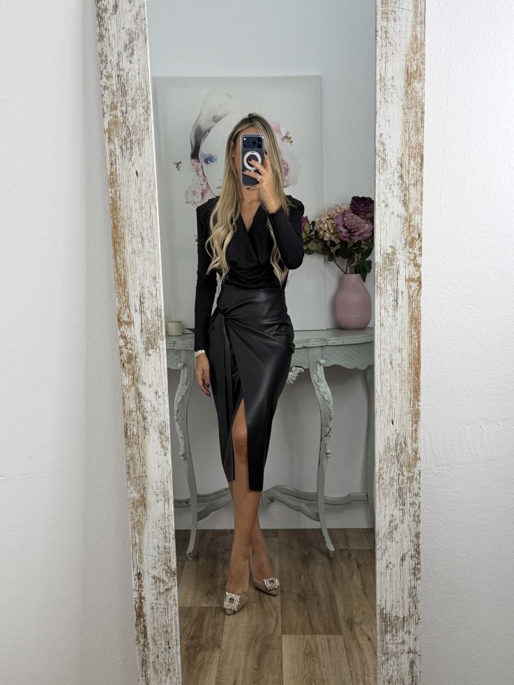 Body escote cascada negro