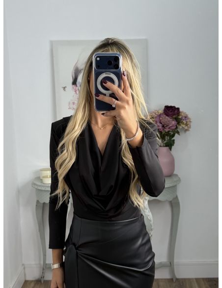 Body escote cascada negro