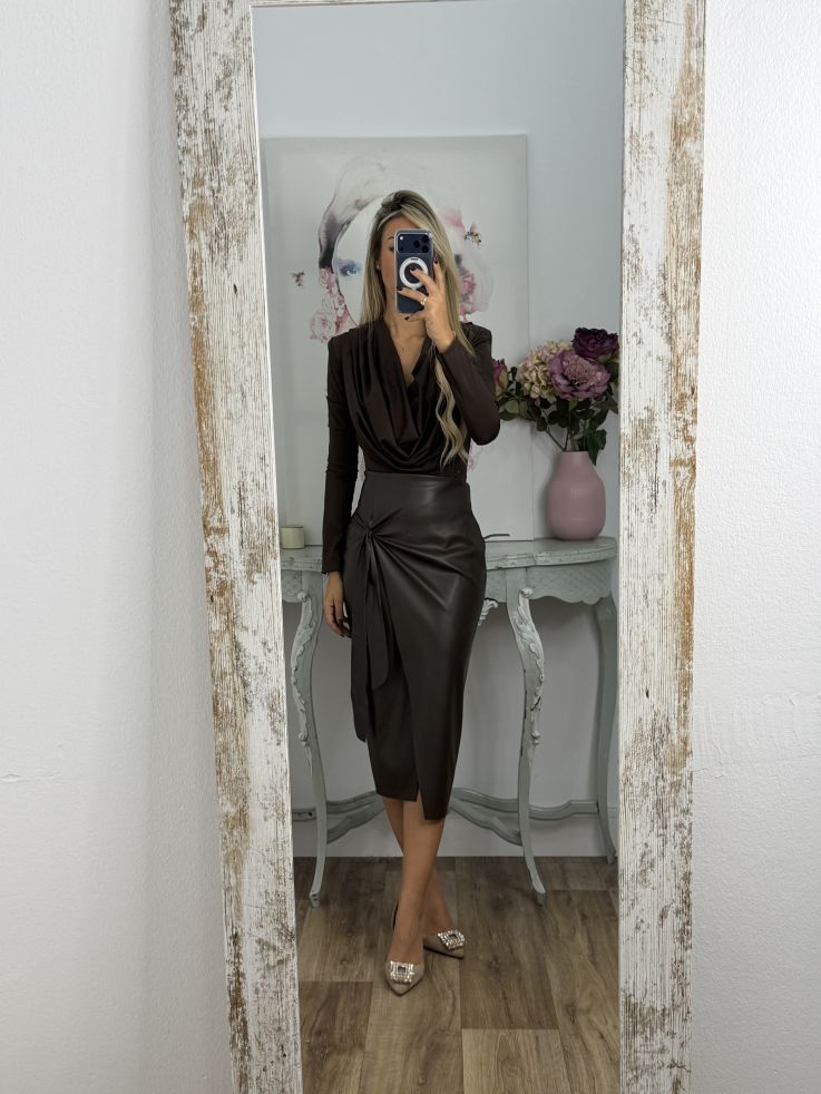 Body escote cascada chocolate