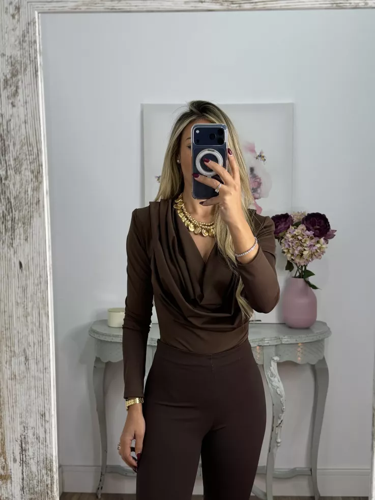 Body escote cascada chocolate