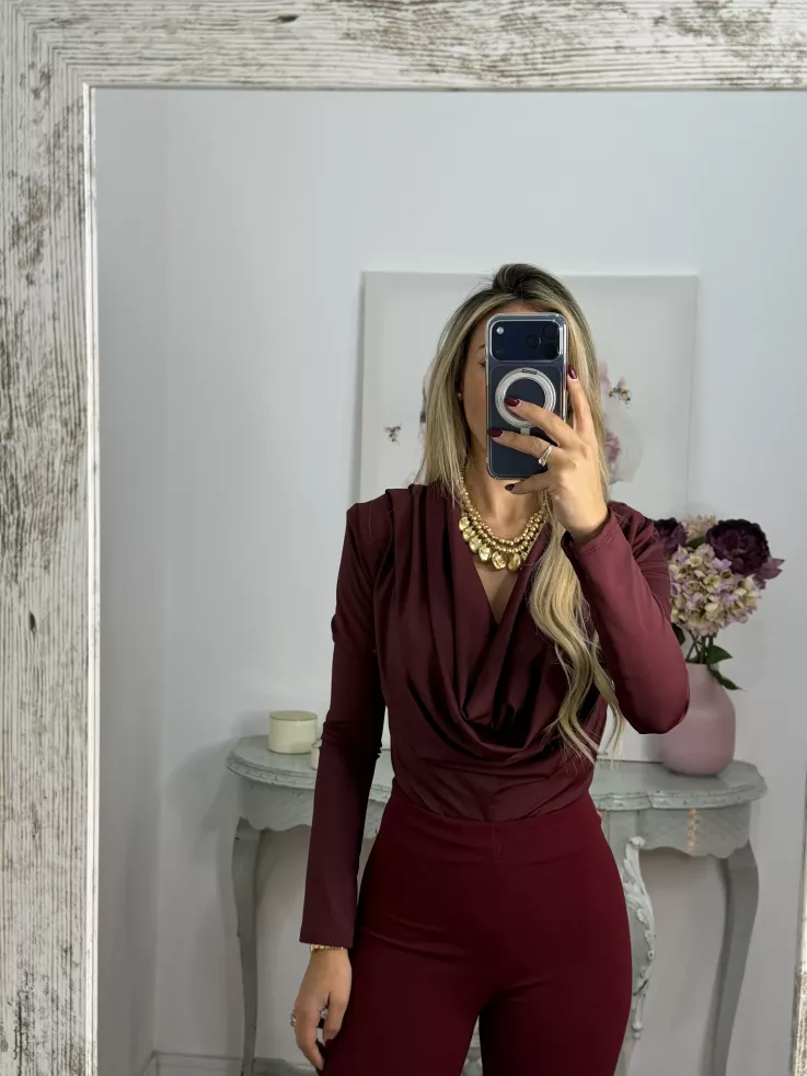 Body escote cascada burdeos