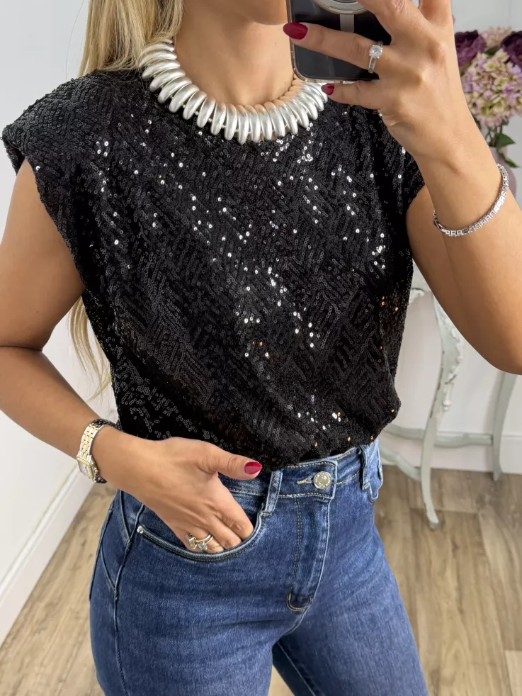 Camiseta Hombreras trendy lentejuelas negra