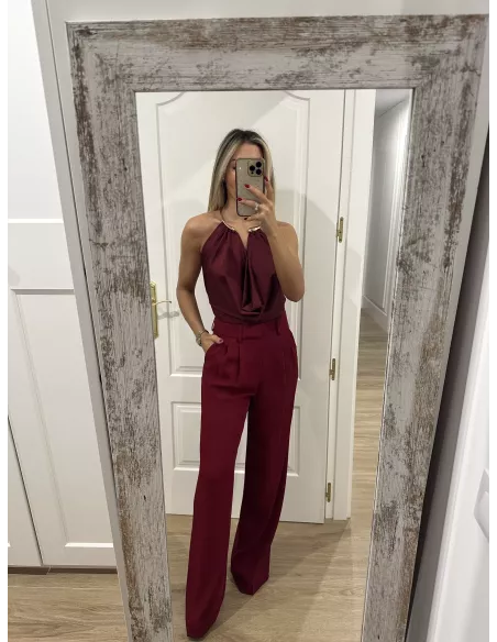 Body burdeos escote dorado