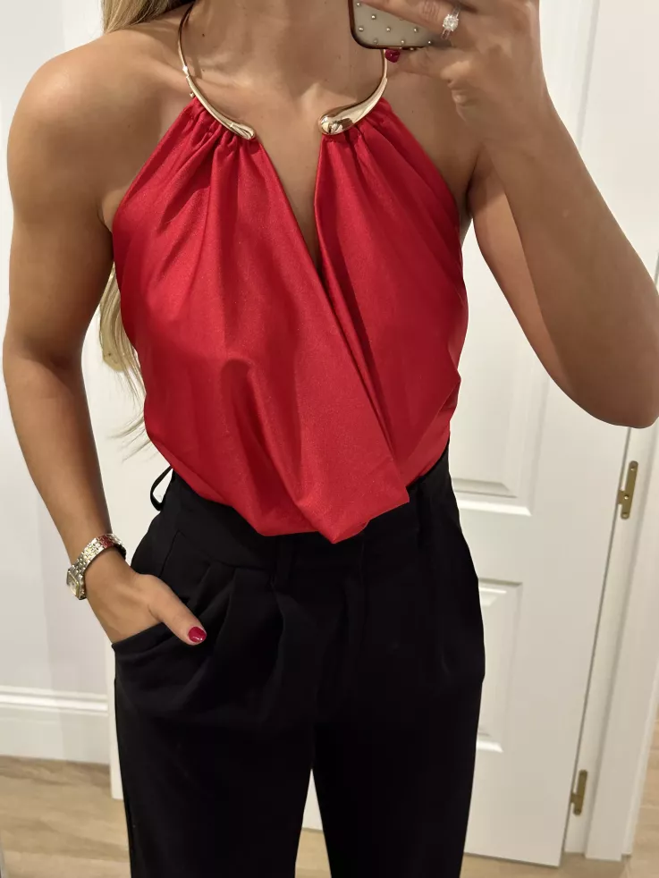 Body rojo escote dorado