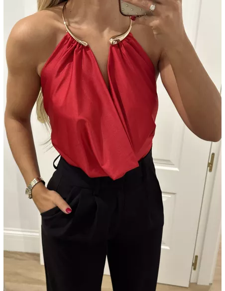 Body rojo escote dorado