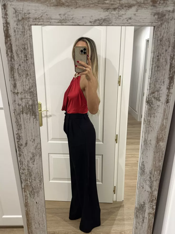 Body rojo escote dorado