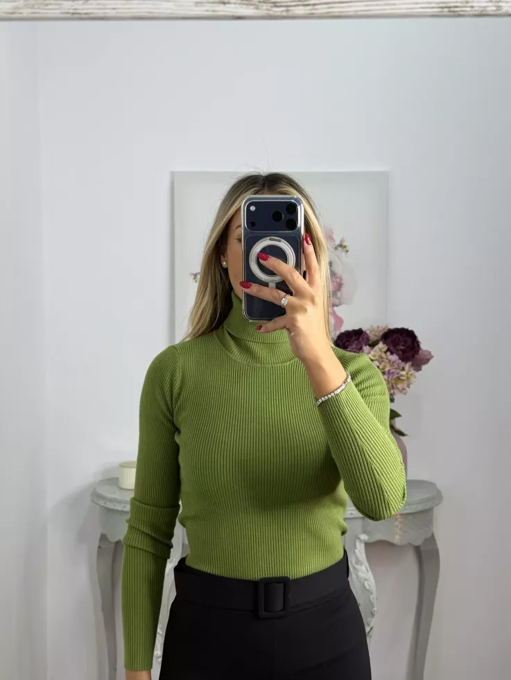 Jersey cuello alto canalé verde hierba