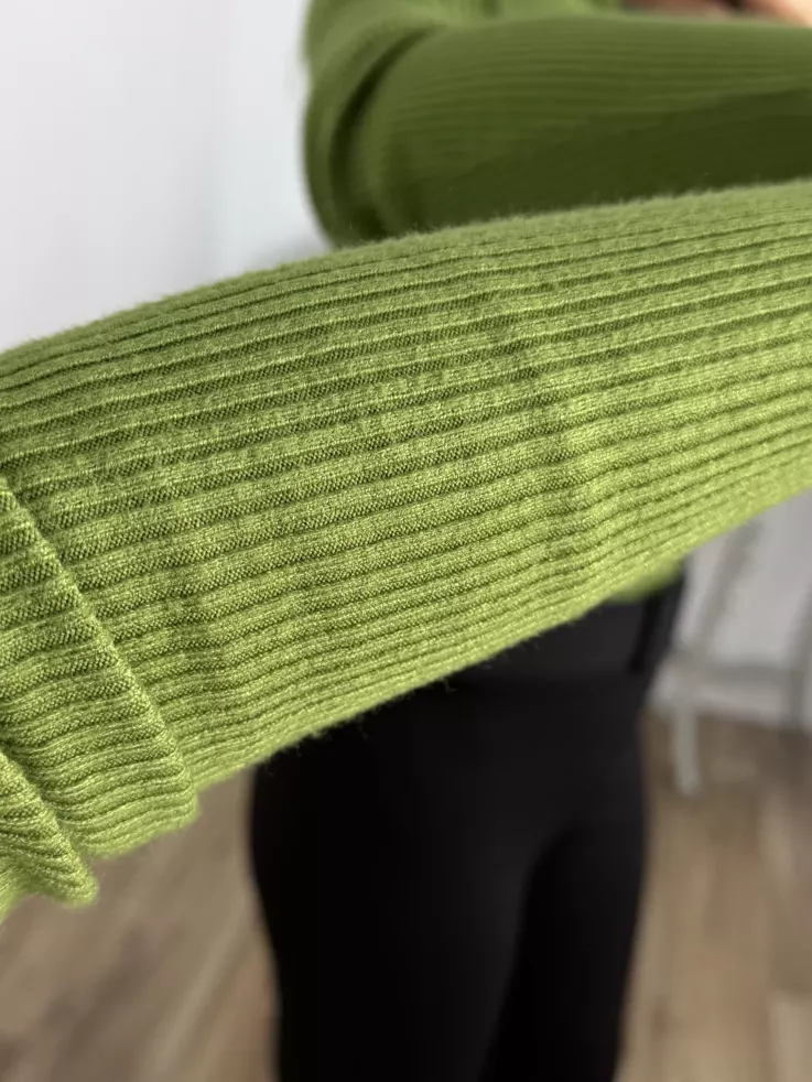 Jersey cuello alto canalé verde hierba