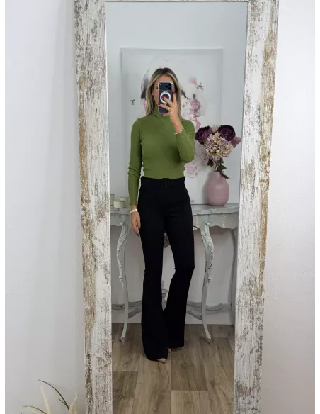 Jersey cuello alto canalé verde hierba