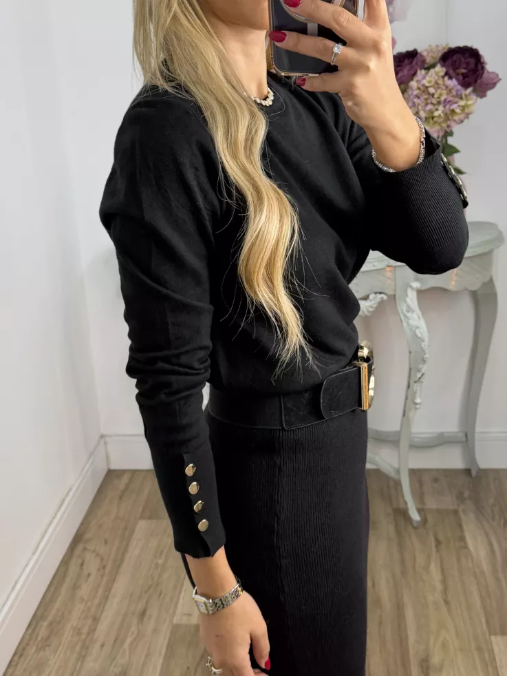 Jersey negro basic con botones en el puño