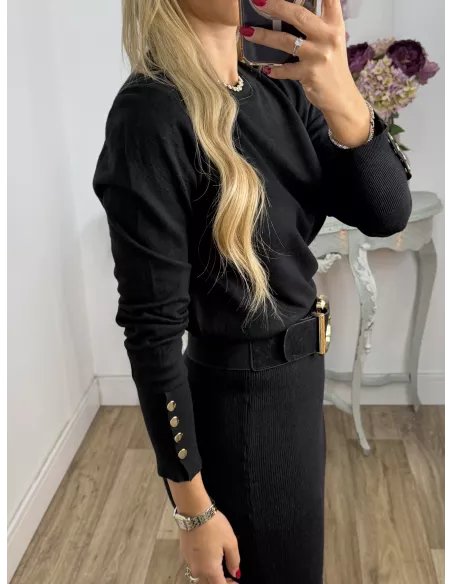 Jersey negro basic con botones en el puño