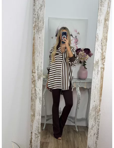 Camisa de rayas distintas chocolate