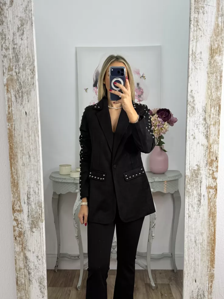 Chaqueta negra antelina tachuelas plateadas