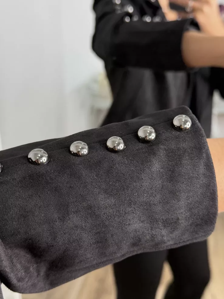 Chaqueta negra antelina tachuelas plateadas