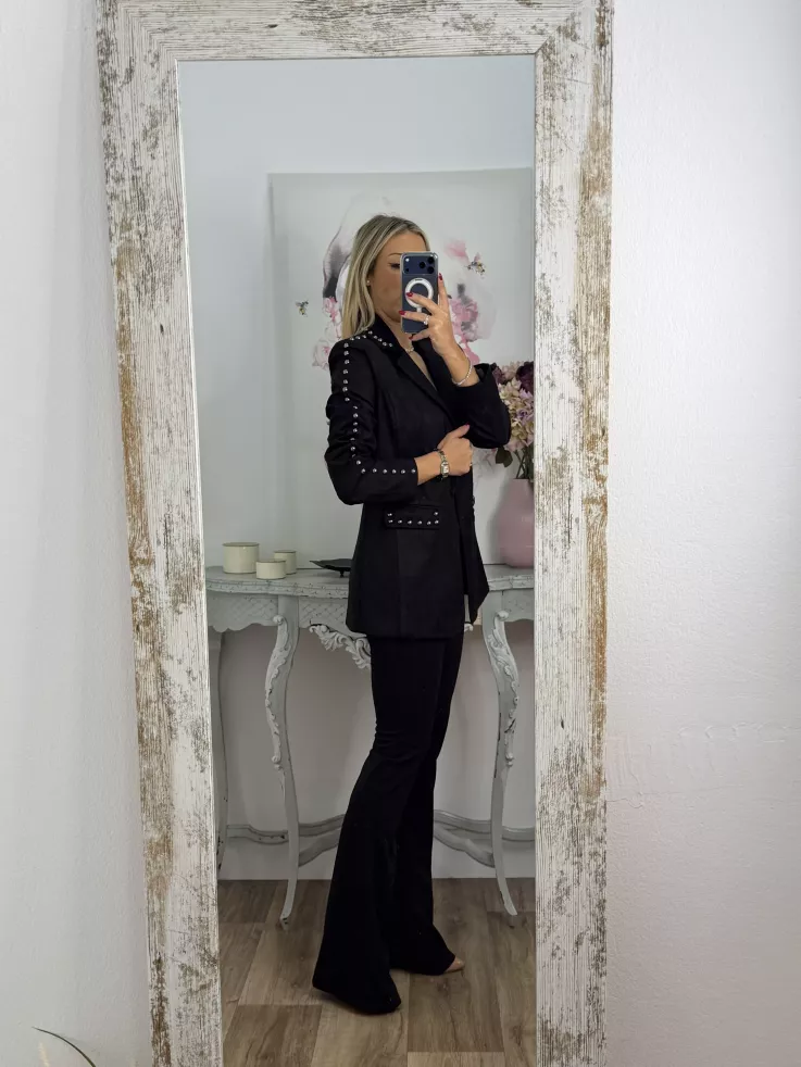 Chaqueta negra antelina tachuelas plateadas