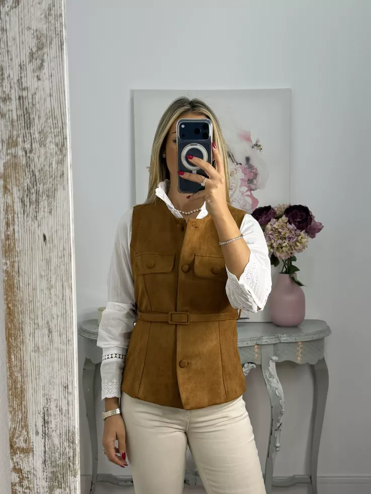 Chaleco de antelina camel