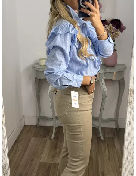 Camisa azul bordados y volantes