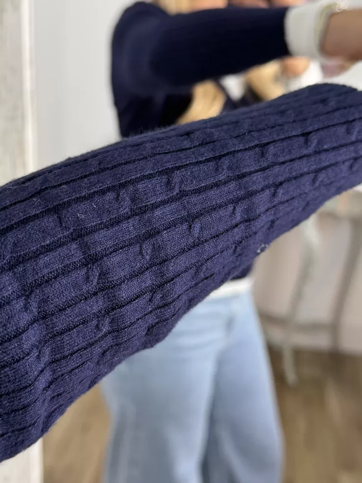 Jersey azul marino con camiseta