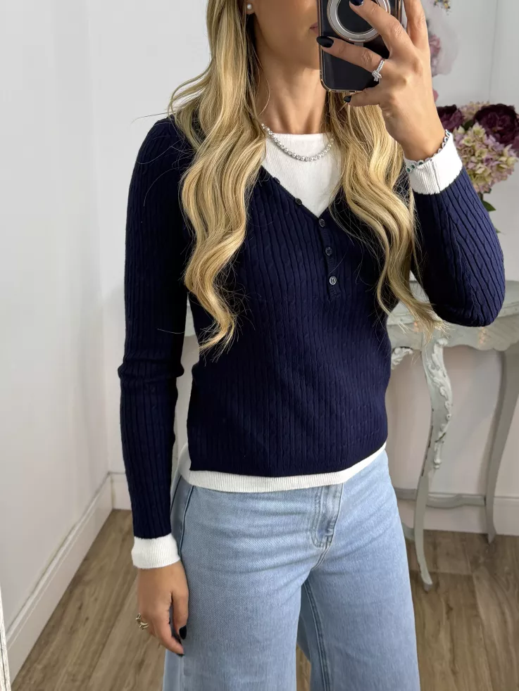 Jersey azul marino con camiseta