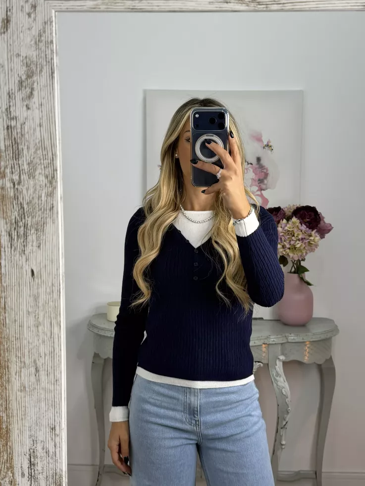 Jersey azul marino con camiseta