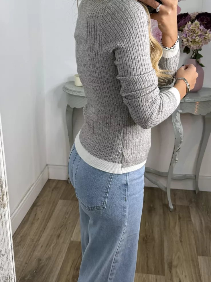 Jersey gris con camiseta