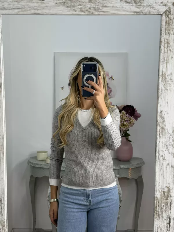 Jersey gris con camiseta