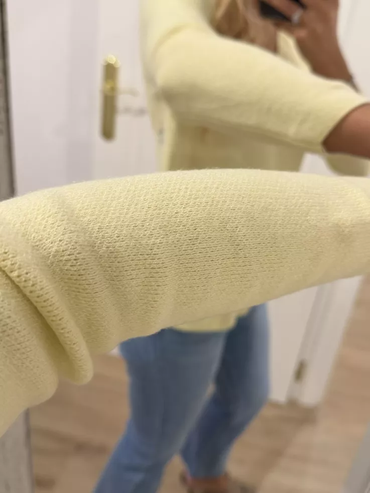 Jersey amarillo estrella en la espalda