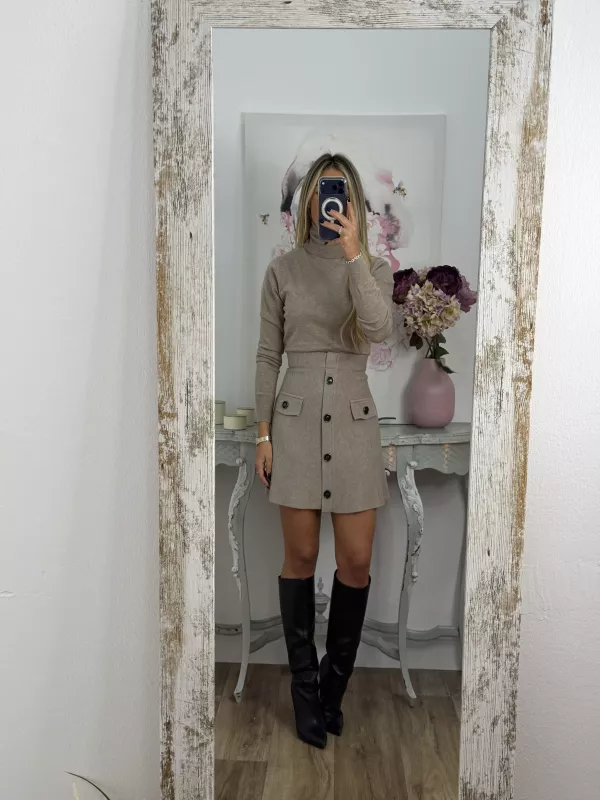Falda de punto con botones taupe
