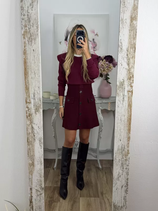 Falda de punto con botones burdeos