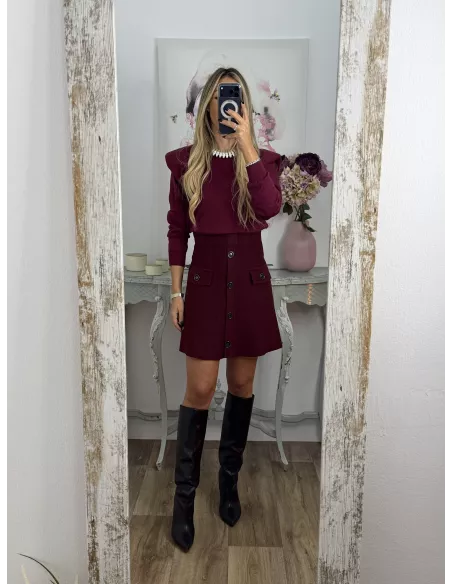 Falda de punto con botones burdeos