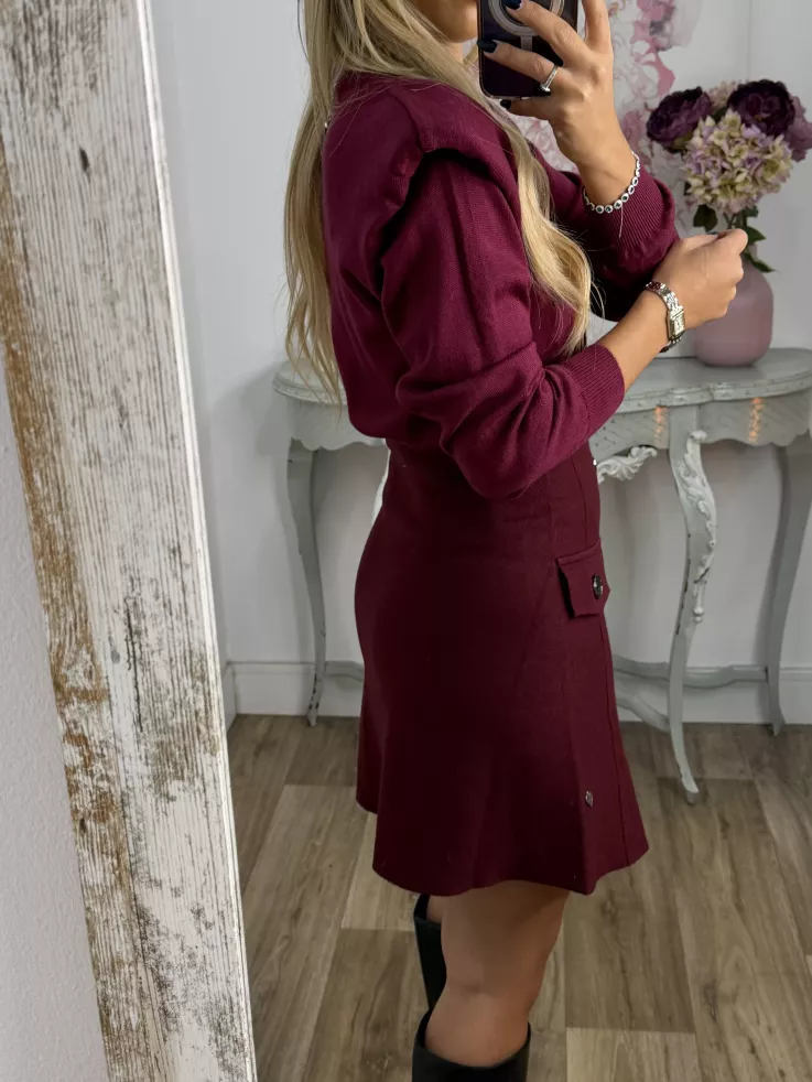 Falda de punto con botones burdeos