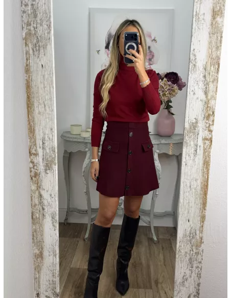 Falda de punto con botones burdeos