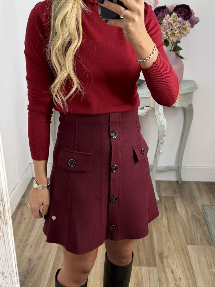 Falda de punto con botones burdeos