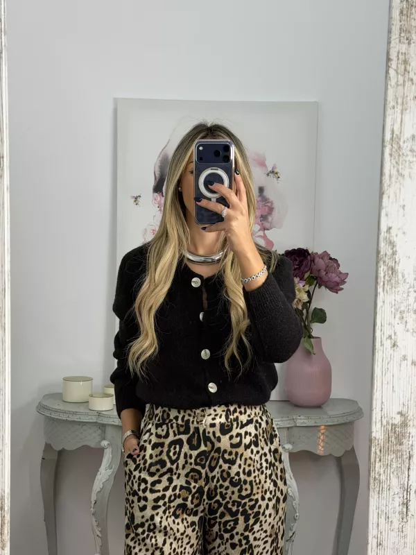 Rebeca de punto negro