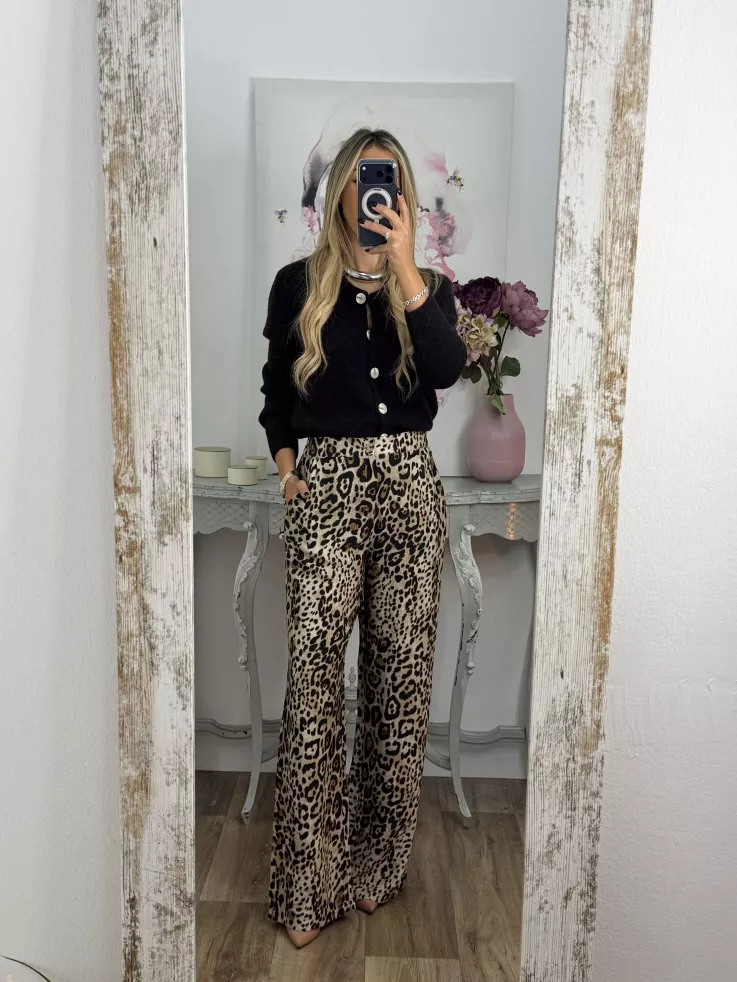 Rebeca de punto negro