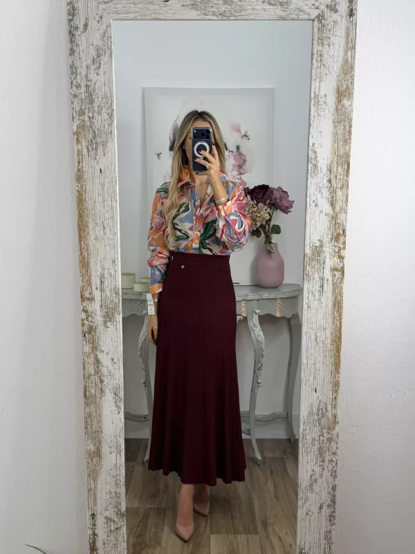 Falda de punto plisada burdeos