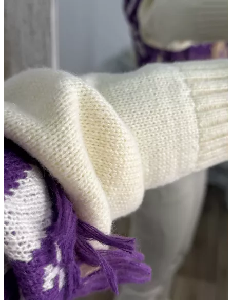 Jersey beige con flecos morados