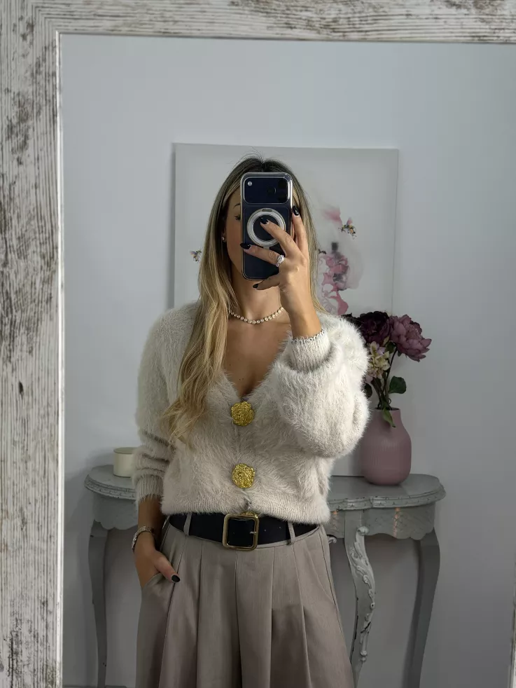 Rebeca beige botones grandes dorados