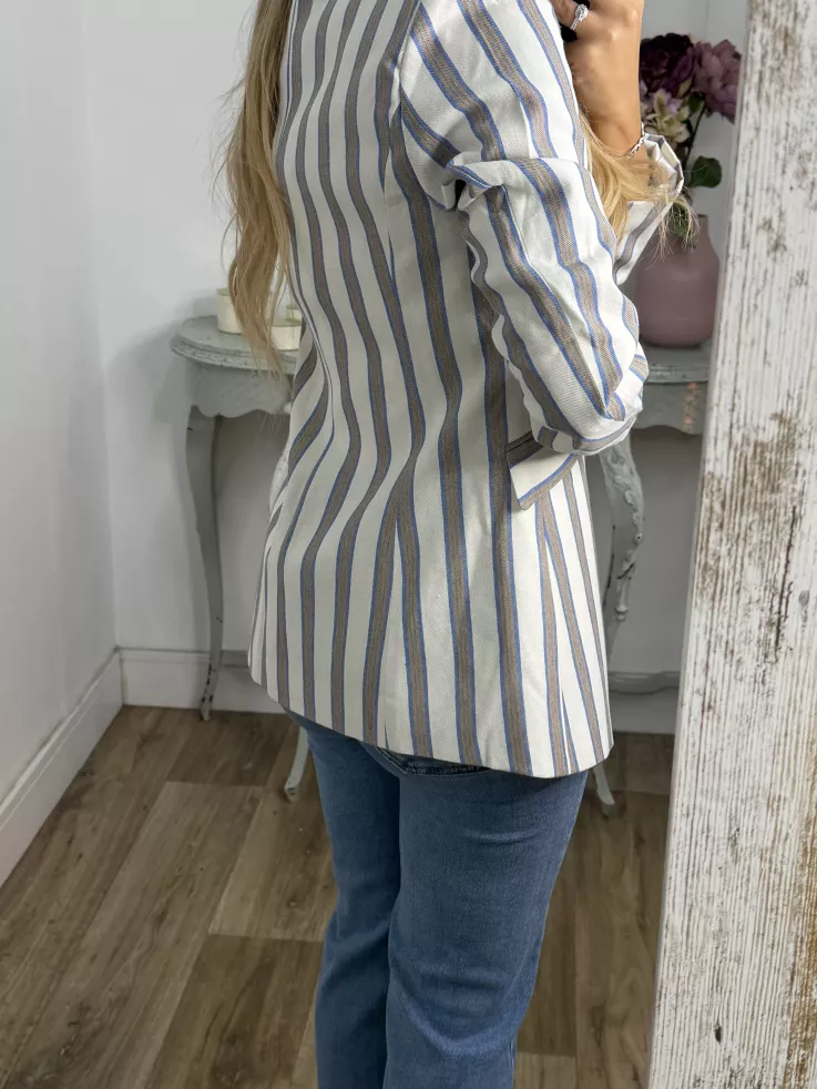 Chaqueta de rayas azul y camel