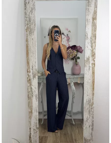 Pantalón azul marino con raya diplomática