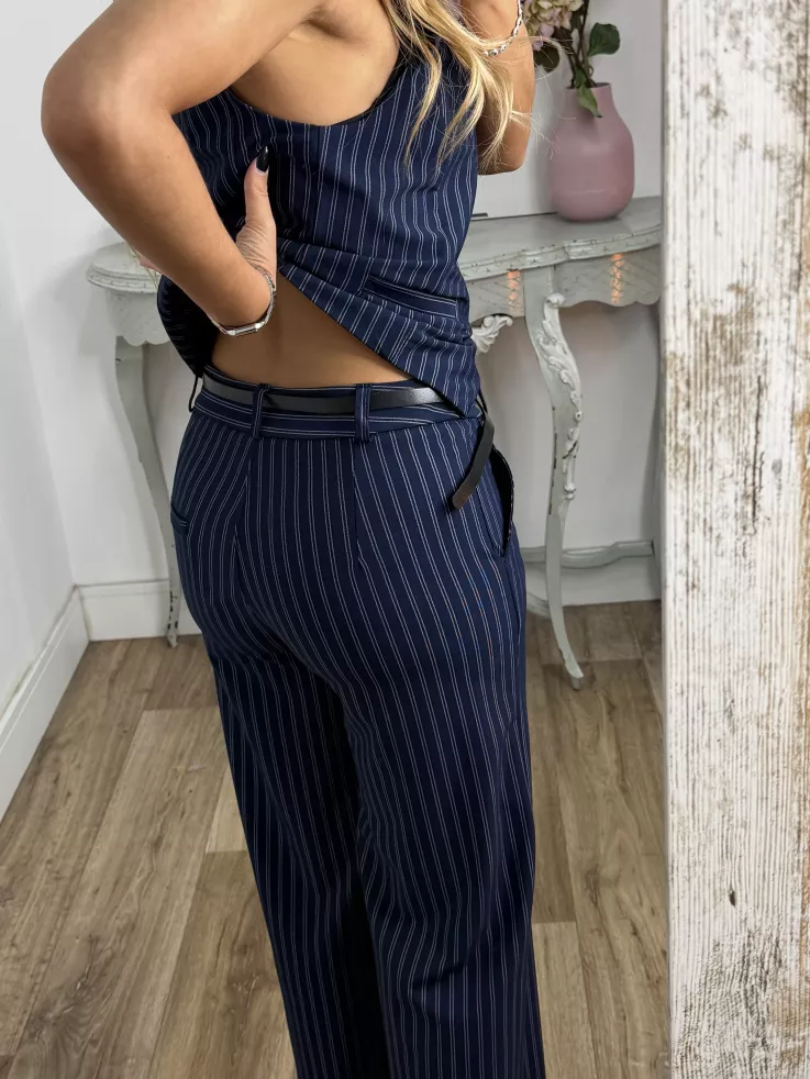 Pantalón azul marino con raya diplomática