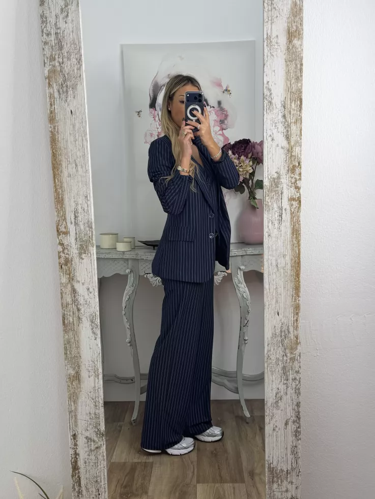 Pantalón azul marino con raya diplomática