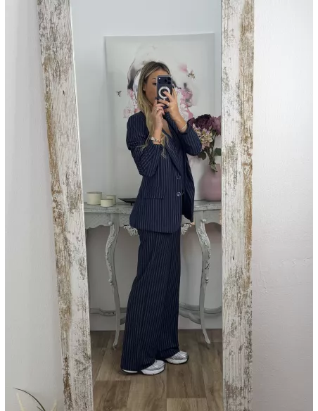 Pantalón azul marino con raya diplomática