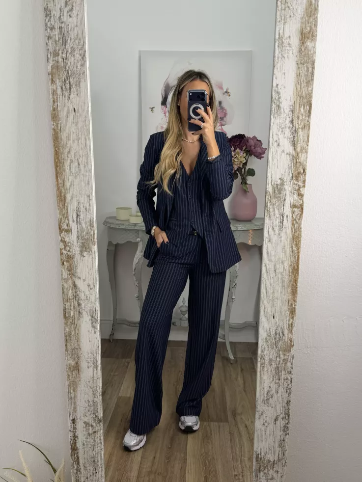 Pantalón azul marino con raya diplomática