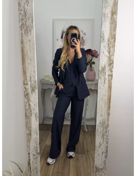 Pantalón azul marino con raya diplomática