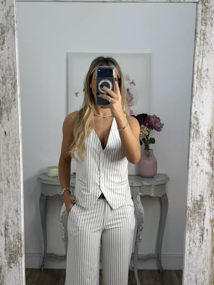 Chaleco blanco con raya diplomática