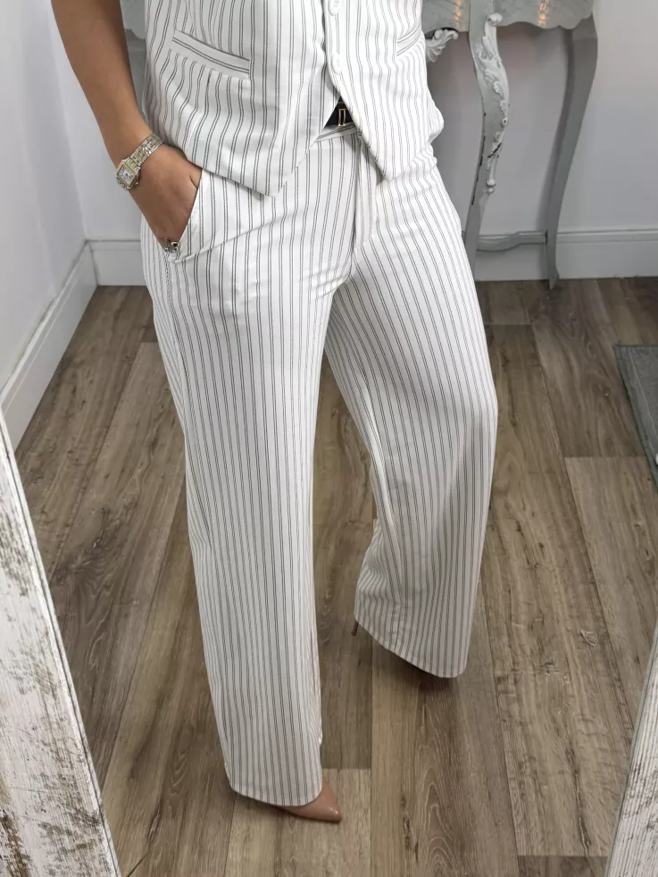 Pantalón blanco con raya diplomática