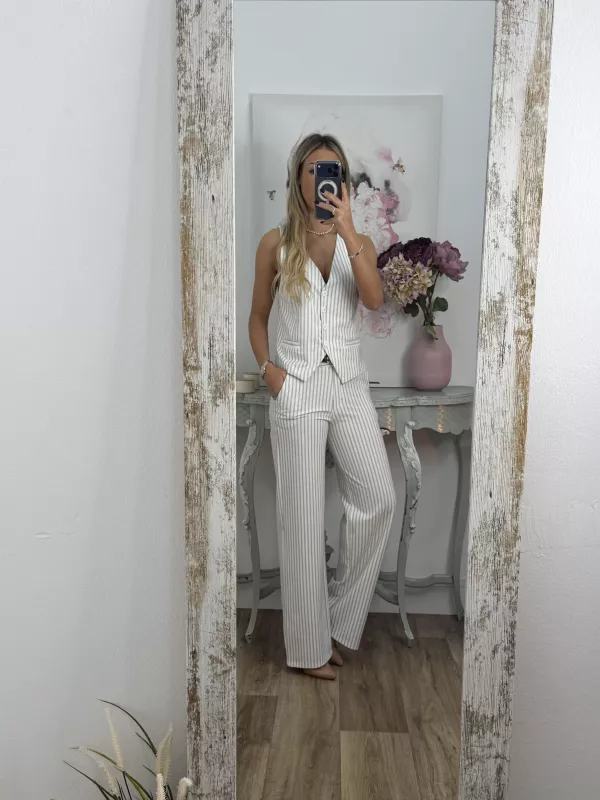 Pantalón blanco con raya diplomática